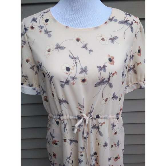 [Last 1!] CLOSET CLOSING Beige Floral Print Dress - Picture 3 of 7